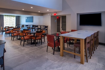 holiday inn express and suites san antonio medical six flags