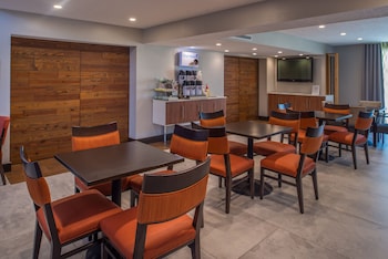 holiday inn express and suites san antonio medical six flags