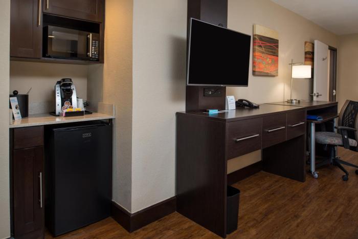 holiday inn express and suites san antonio medical six flags