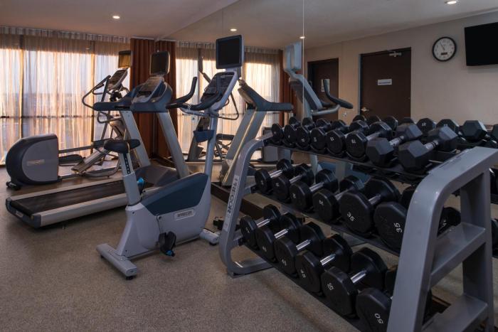 holiday inn express and suites san antonio medical six flags