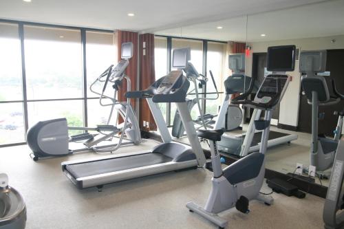 holiday inn express and suites san antonio medical six flags