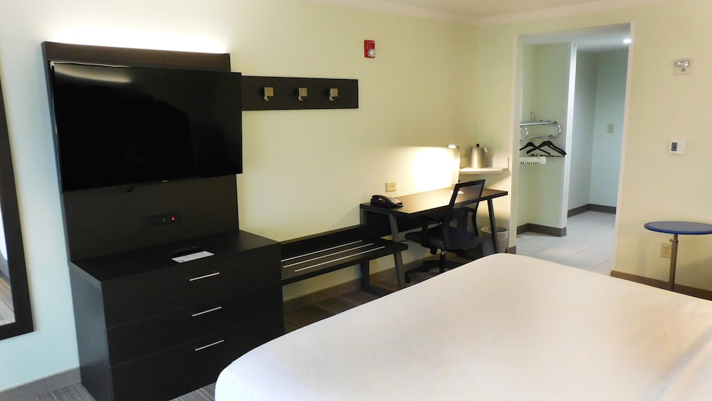 holiday inn express coventry s west warwick area