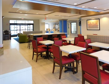 Holiday Inn Express Coventry S - West Warwick Area,East Greenwich>>Coventry,3 star
