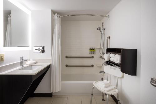 holiday inn express coventry s west warwick area