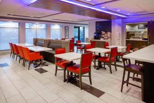 holiday inn express coventry s west warwick area