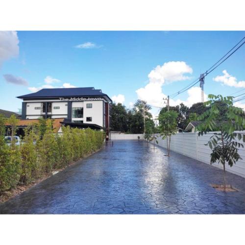 the middle town sha
