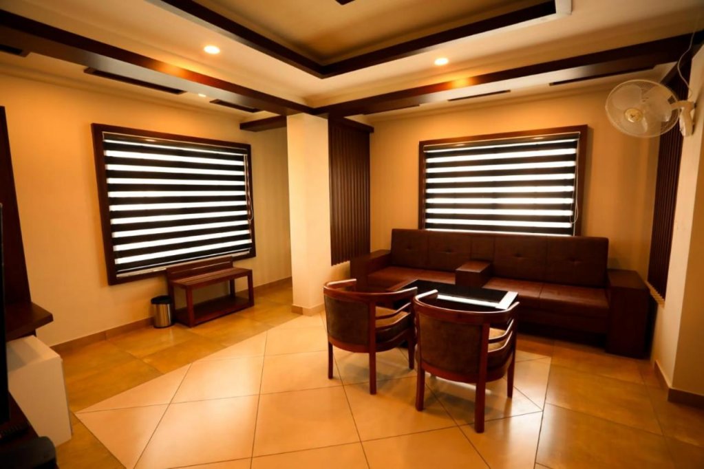 Zubis Inn Hotel,Kolagappara>>Kalpetta,3 star