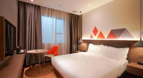 borrman hotel zhonghsan guzheng huayi plaza light rail station