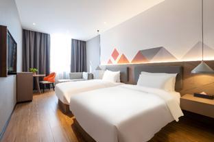 borrman hotel zhonghsan guzheng huayi plaza light rail station
