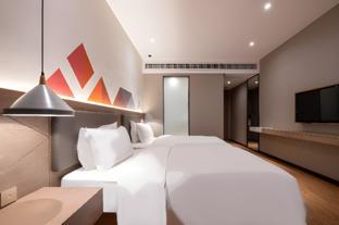 borrman hotel zhonghsan guzheng huayi plaza light rail station