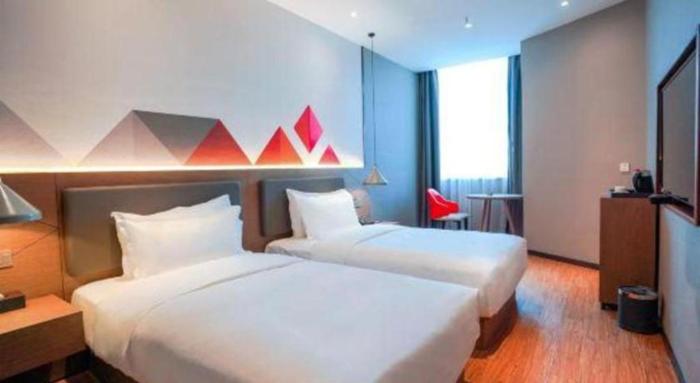 borrman hotel zhonghsan guzheng huayi plaza light rail station