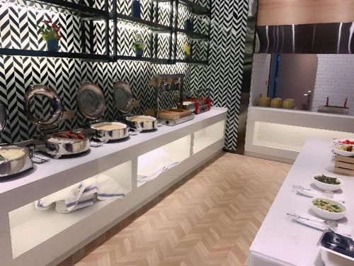 borrman hotel zhonghsan guzheng huayi plaza light rail station