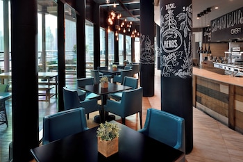 dubai marriott harbour hotel and suites
