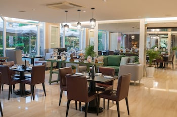 dubai marriott harbour hotel and suites