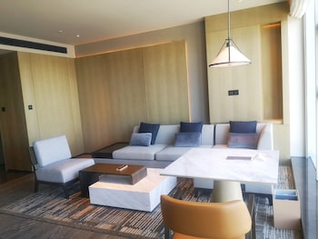 courtyard by marriott luoyang