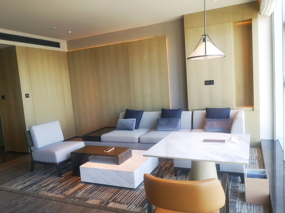 courtyard by marriott luoyang