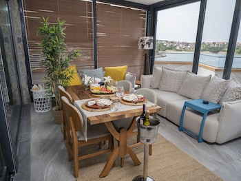 sarezya hotel