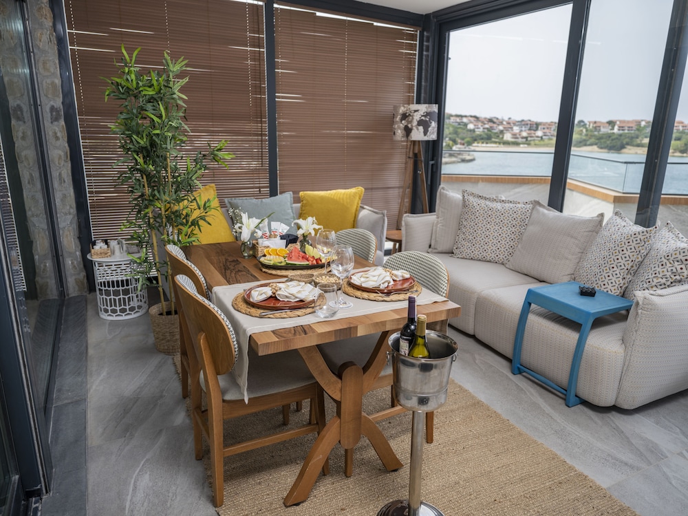 sarezya hotel