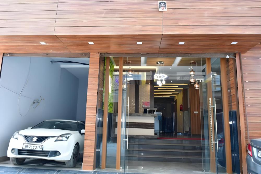 hotel royal inn igi