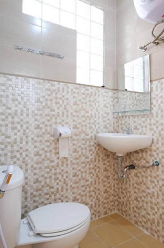 green leaf guest house jogja