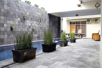 green leaf guest house jogja