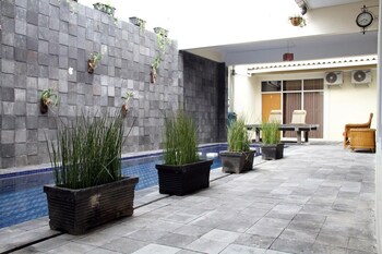 green leaf guest house jogja