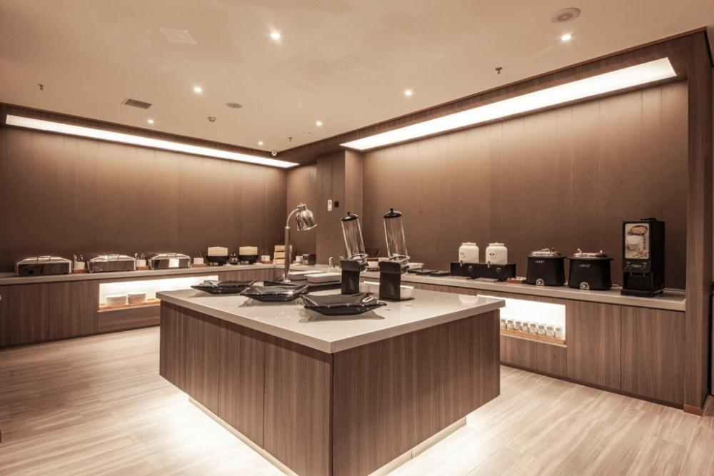 hanting hotel shenyang jiangdong street metro station
