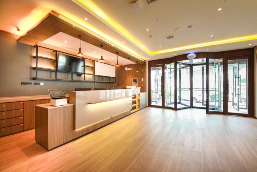 hanting hotel shenyang jiangdong street metro station