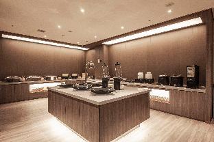 hanting hotel shenyang jiangdong street metro station