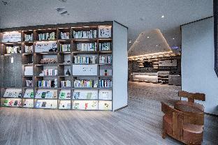 hanting hotel shenyang jiangdong street metro station