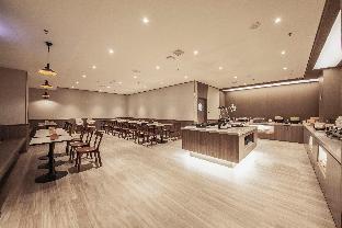 hanting hotel shenyang jiangdong street metro station