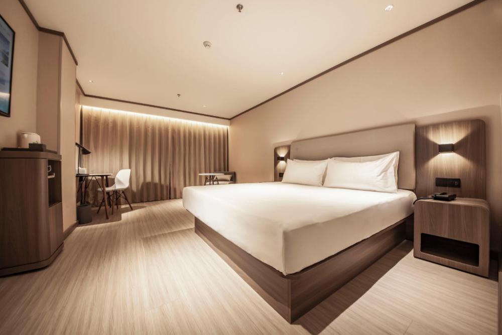 hanting hotel shenyang jiangdong street metro station