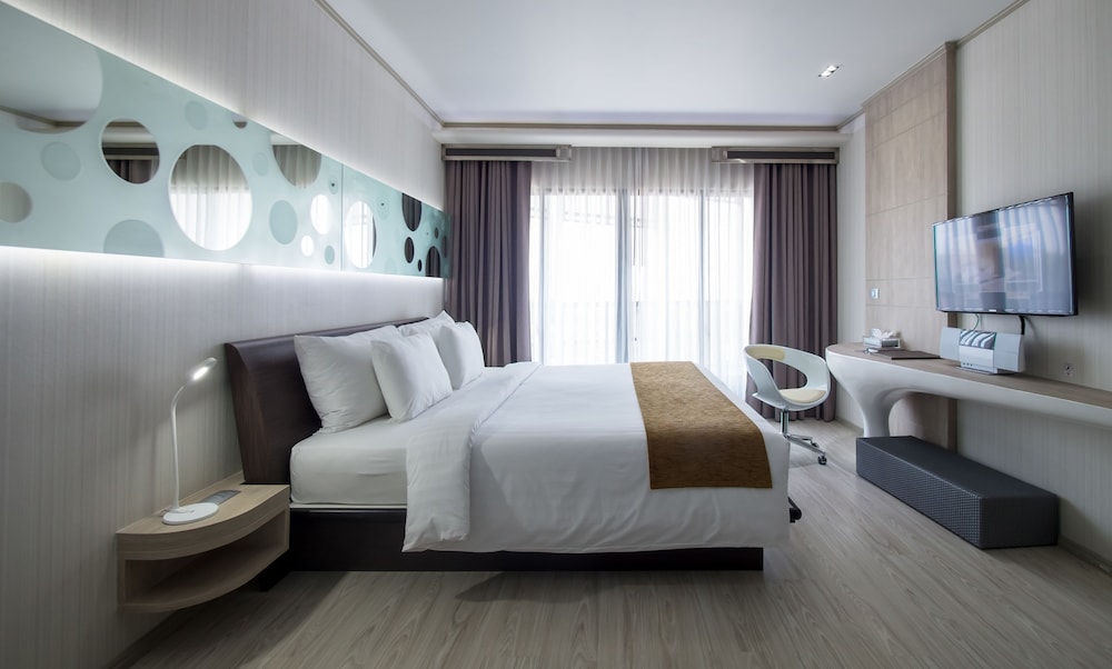 the pattaya discovery beach hotel pattaya