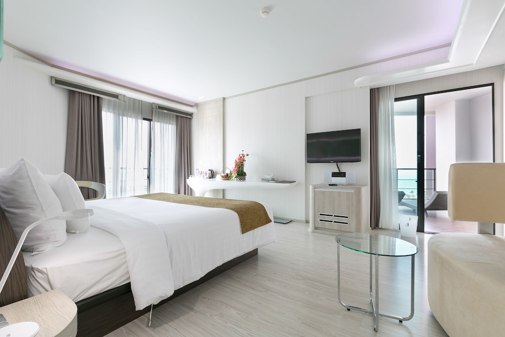 the pattaya discovery beach hotel pattaya