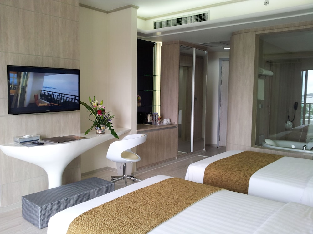 the pattaya discovery beach hotel pattaya