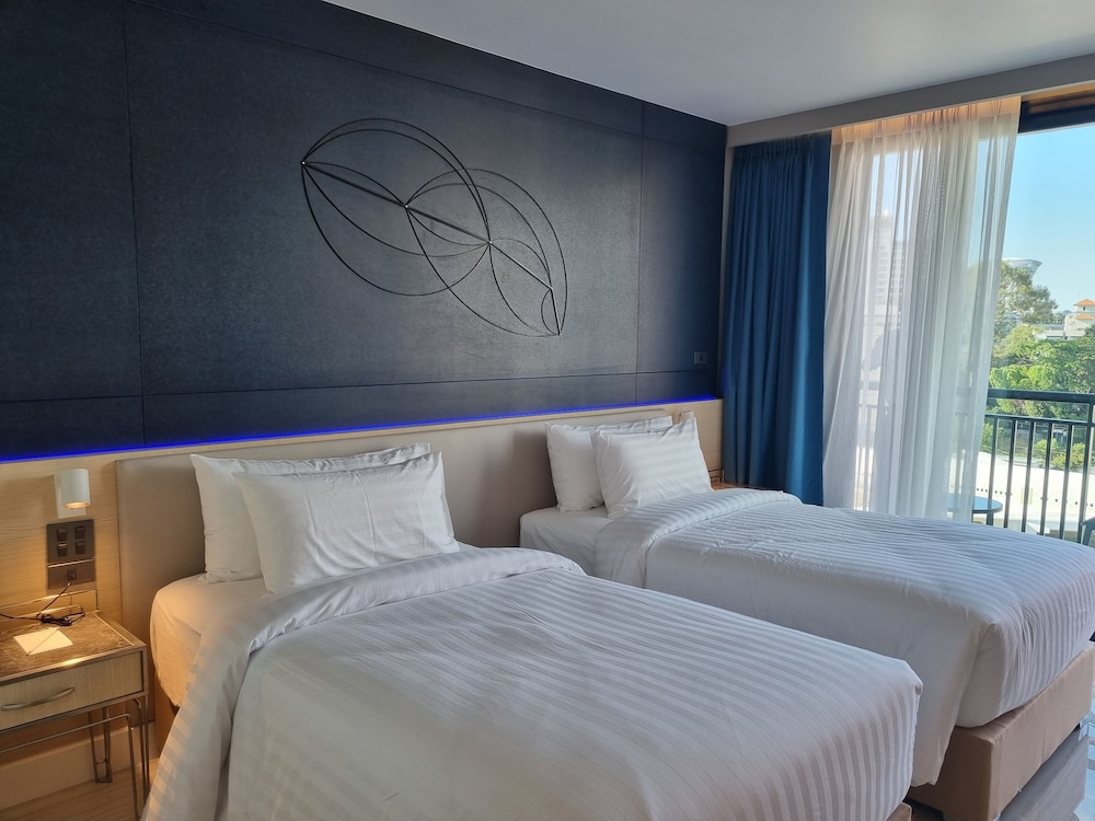 the pattaya discovery beach hotel pattaya