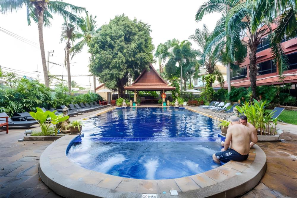 nova park hotel pattaya