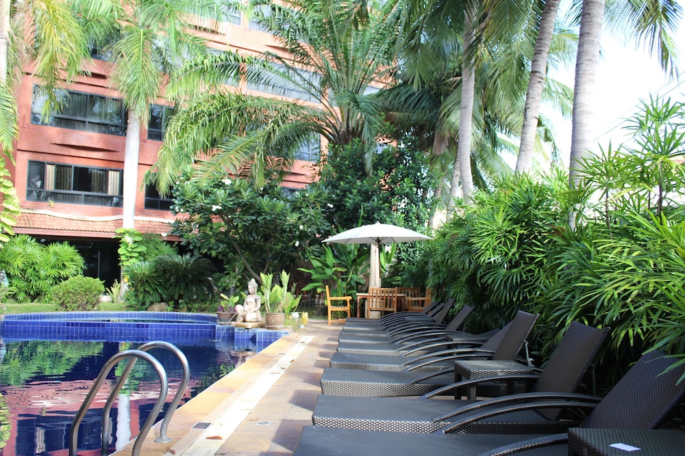 nova park hotel pattaya