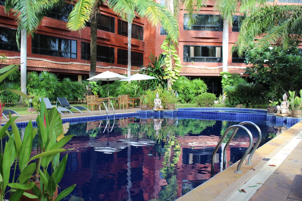 nova park hotel pattaya