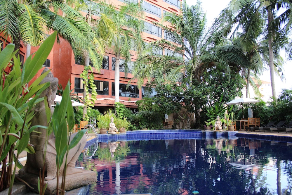 nova park hotel pattaya