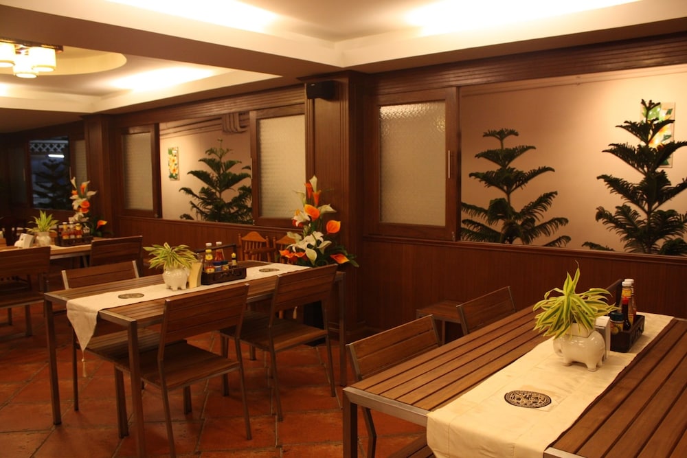opal house hotel and restaurant