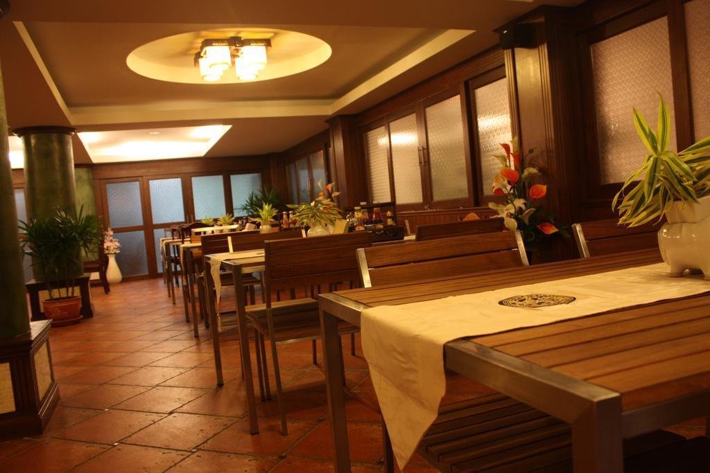 opal house hotel and restaurant