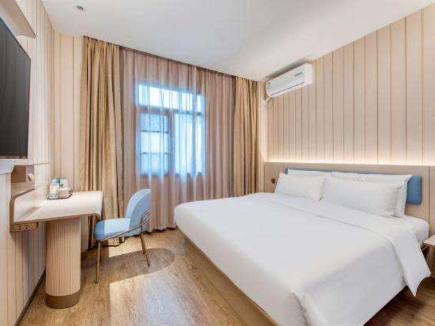 hanting hotel changzhong changhong road metro station