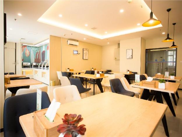 hanting hotel changzhong changhong road metro station
