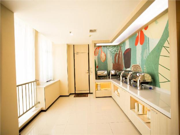 hanting hotel changzhong changhong road metro station