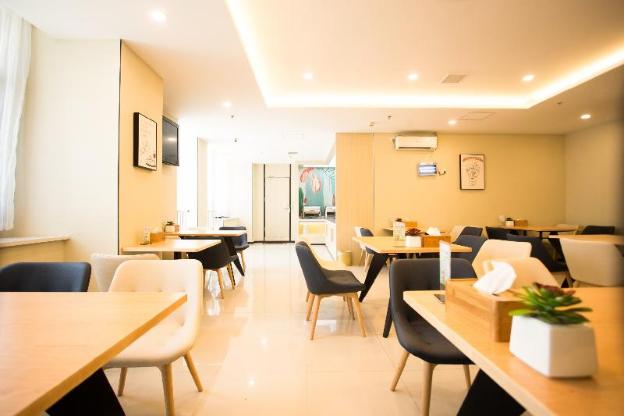 hanting hotel changzhong changhong road metro station