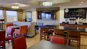 holiday inn express and suites sioux center by ihg