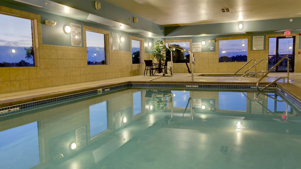 holiday inn express and suites sioux center by ihg