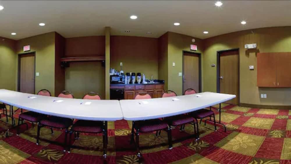 holiday inn express and suites sioux center by ihg