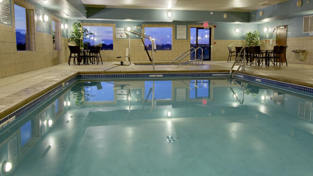 holiday inn express and suites sioux center by ihg